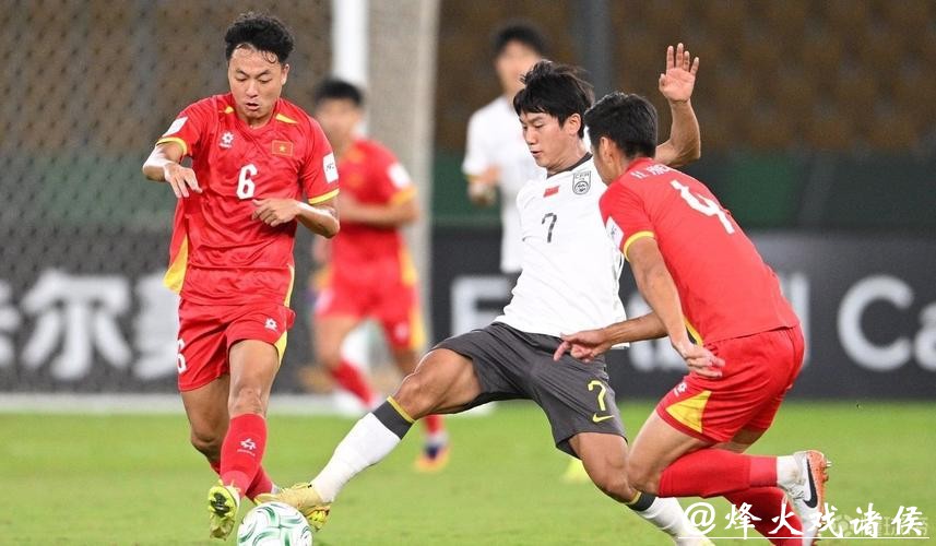 向余望关键进球助U23国足进决赛，父亲喝酒庆祝到早上